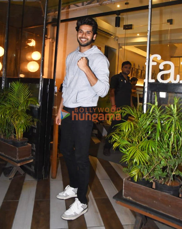 photos rakul preet singh abhimanyu dassani and aakasa singh snapped at farmers cafe in bandra 112