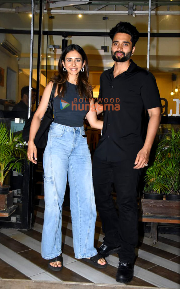 Photos: Rakul Preet Singh, Jackky Bhagnani and Pragya Jaiswal snapped at Farmers’ Cafe in Bandra