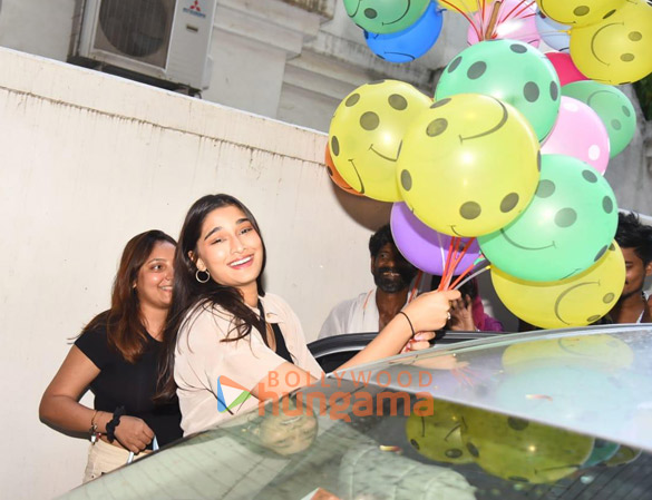 photos saiee manjrekar snapped at the exceed office 4