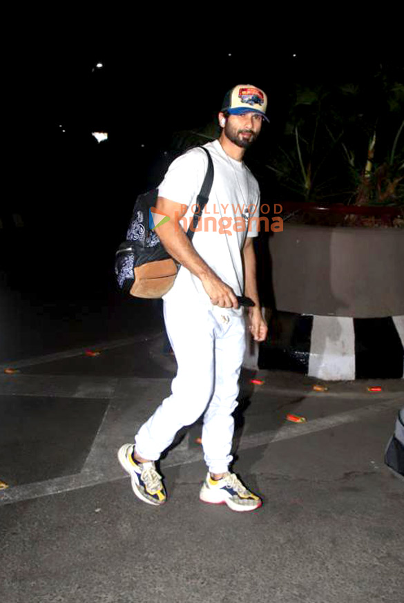 photos shahid kapoor disha patani shibani dandekar and farhan akhtar snapped at the airport 4