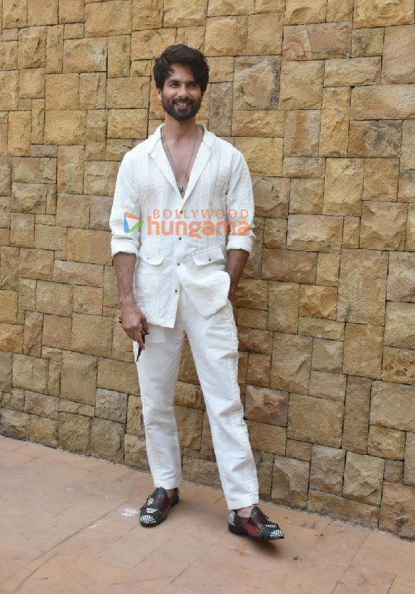 photos shahid kapoor snapped promoting his film bloody daddy 1