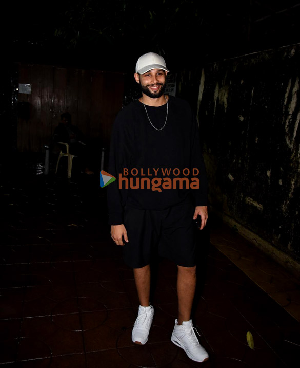 photos siddhant chaturvedi snapped in khar 2