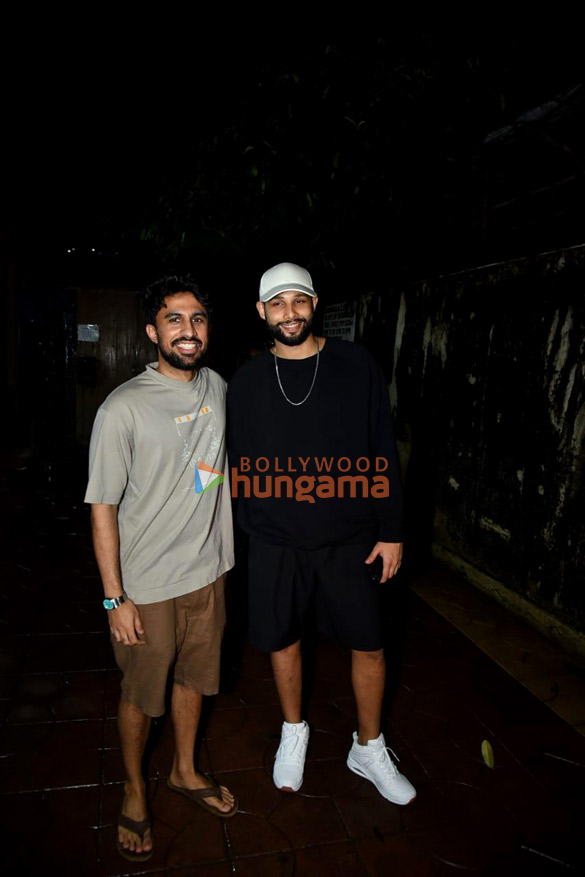 photos siddhant chaturvedi snapped in khar 3