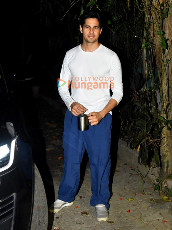photos sidharth malhotra snapped at a dubbing studio in bandra 3 3