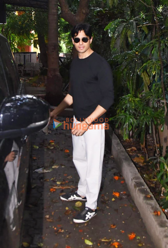 photos sidharth malhotra snapped at a dubbing studio in bandra 3 2