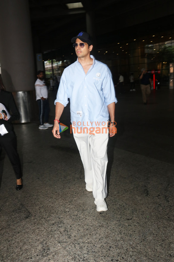 photos sidharth malhotra snapped at the airport 3 3