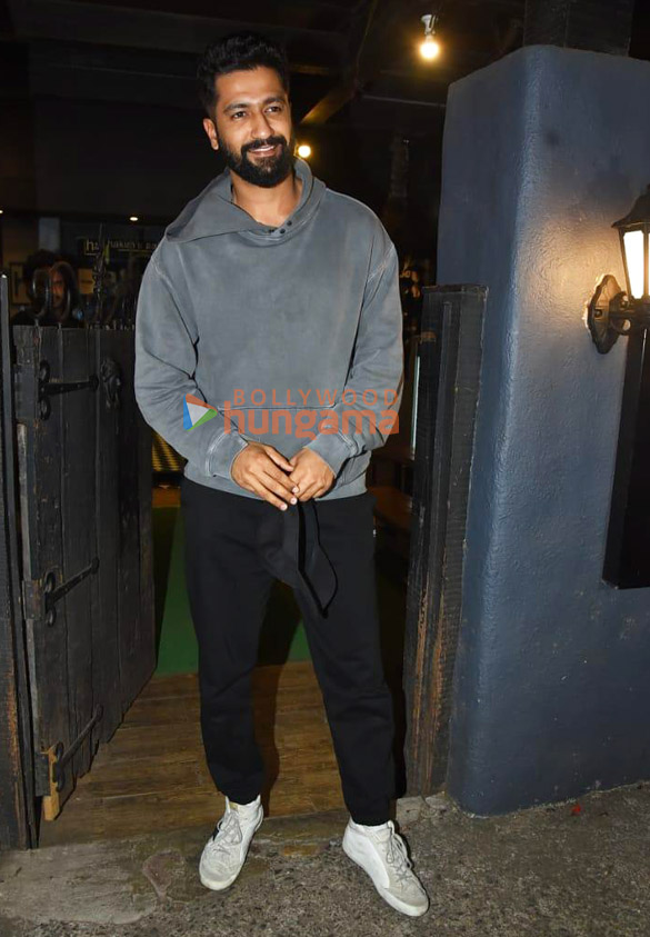 photos suniel shetty and vicky kaushal snapped at hakims aalim salon in khar 1