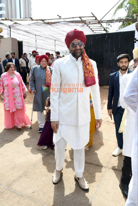 photos sunny deol abhay deol and other snapped at karan deols baraat 9