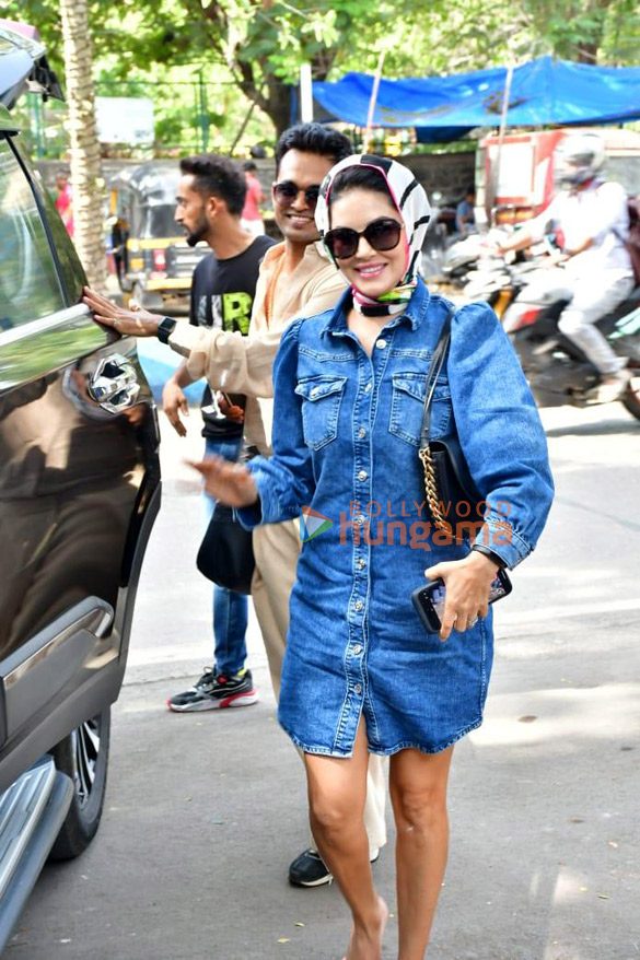 photos sunny leone snapped in juhu 1 13