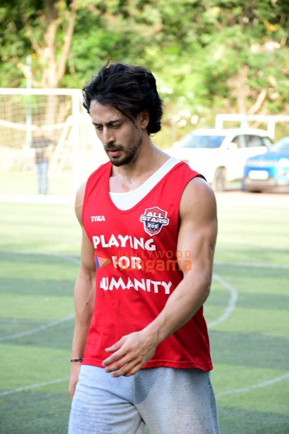 Photos: Tiger Shroff, Ibrahim Ali Khan and Jim Sarbh snapped at an all star football match Photos: Tiger Shroff, Ibrahim Ali Khan and Jim Sarbh snapped at an all star football match