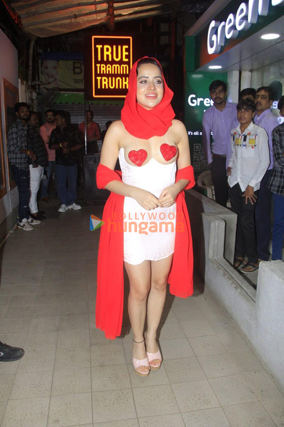photos uorfi javed snapped at sanjit asgaonkars birthday party 1