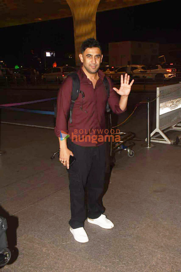 photos urvashi rautela shehnaaz gill and amit sadh snapped at the airport 1