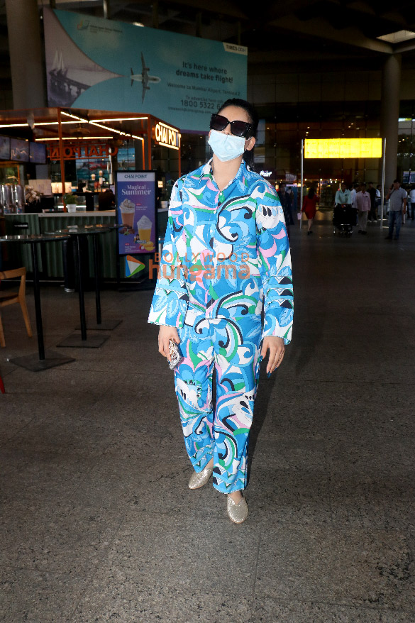 photos urvashi rautela snapped at the airport 1 8