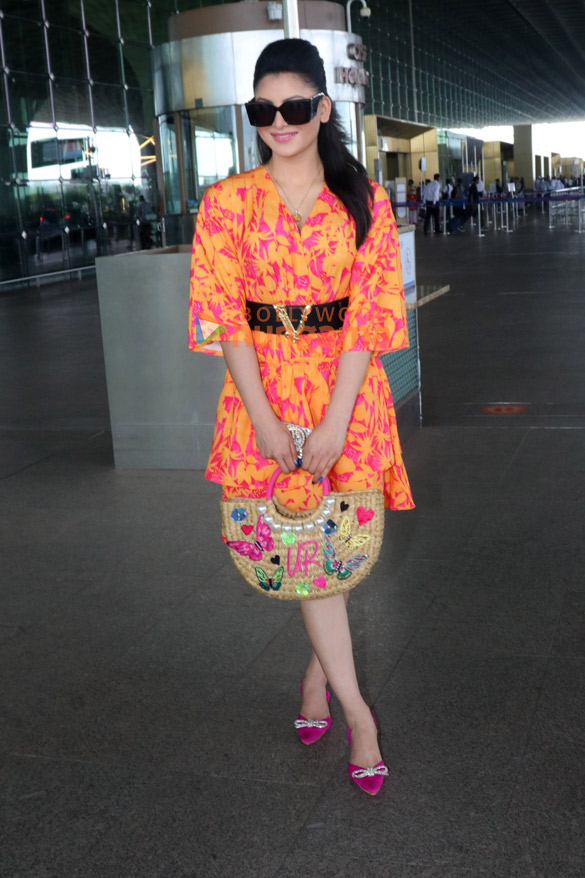 photos urvashi rautela snapped at the airport 2 9