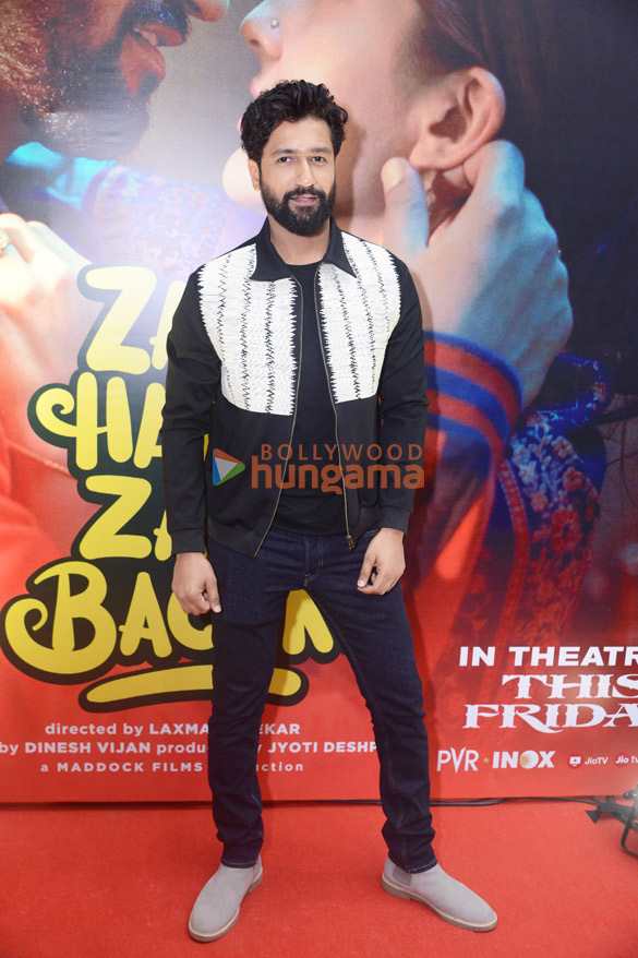 photos vicky kaushal and sara ali khan snapped promoting zara hatke zara bachke in new delhi 3