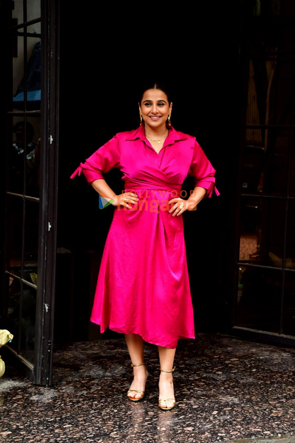 photos vidya balan and prajakta koli snapped during neeyat promotions 2