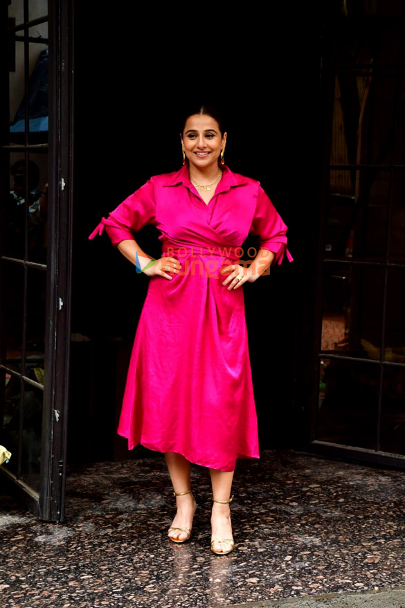 photos vidya balan and prajakta koli snapped during neeyat promotions 6