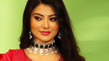Red elevates Urvashi Rautela’s beauty!