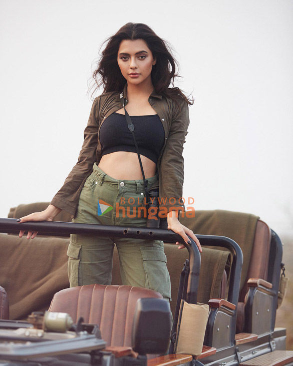 ruhi singh 5 18