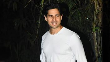 Sidharth Malhotra’s fun chit-chat with paps as he gets clicked