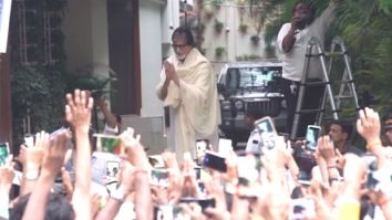 Amitabh Bachchan meets adoring fans outside Jalsa, expresses gratitude; says, “Every Sunday since 1982”