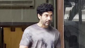 Farhan Akhtar gets clicked by paps in the city