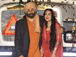 Gadar 2 trailer launch: Sunny Deol gets emotional, Ameesha Patel wipes his tears | Anil Sharma