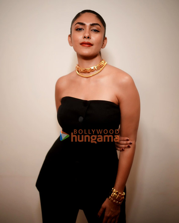 mrunal thakur 1 142