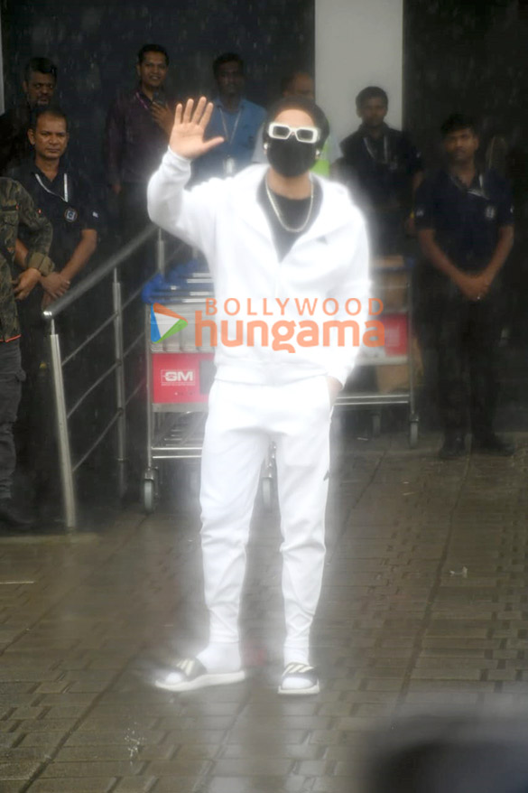 photos aamir khan ranveer singh and alia bhatt spotted at kalina airport 1