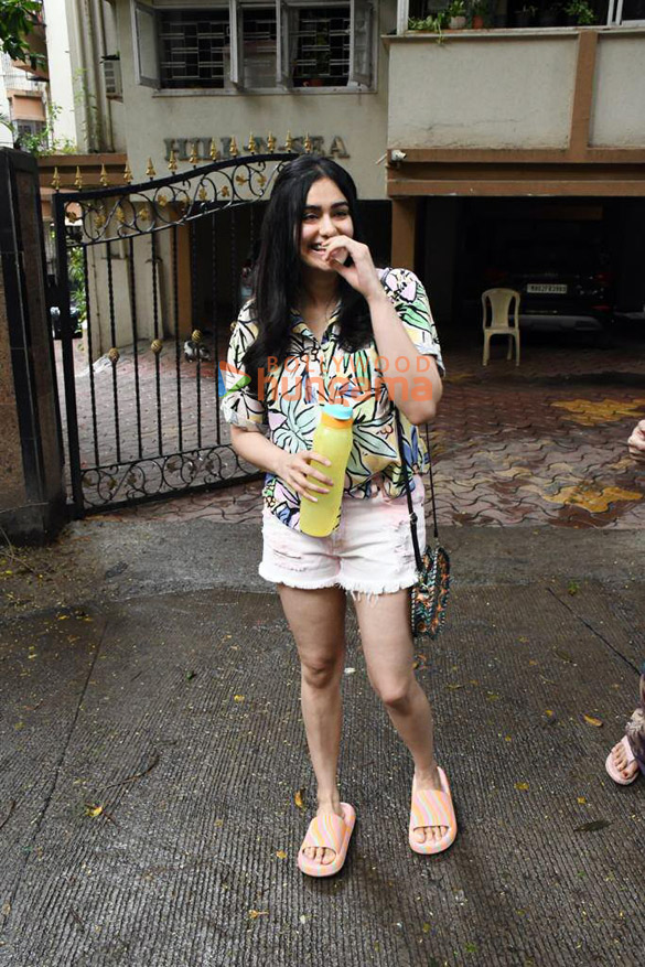 photos adah sharma snapped outside her building in bandra 2