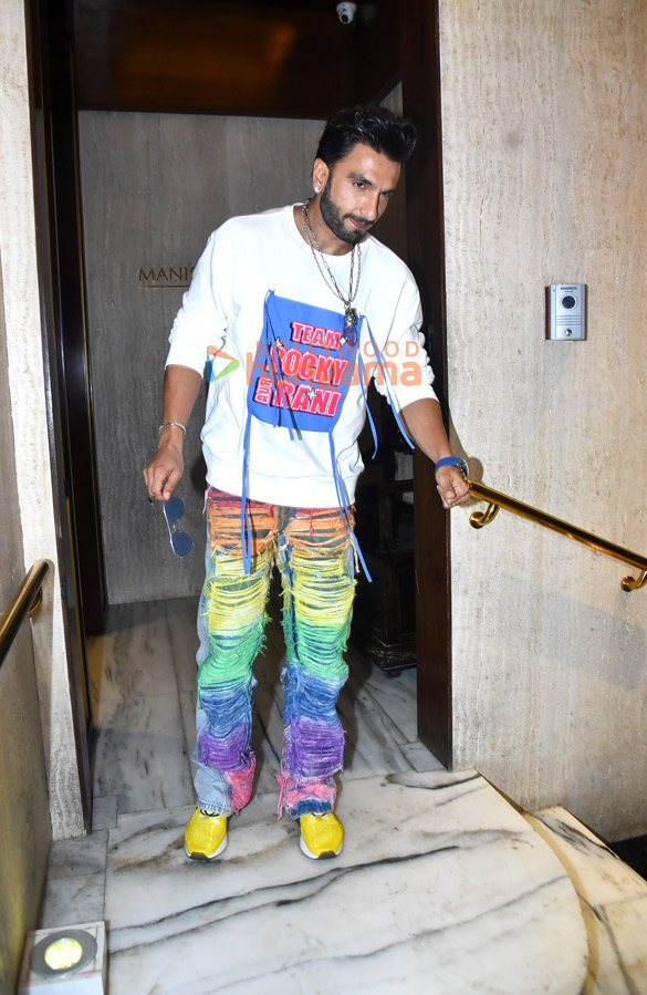 photos alia bhatt ranbir kapoor ranveer singh and others snapped at manish malhotras house party in bandra 2