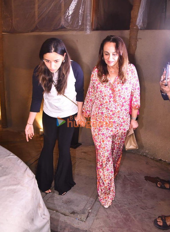 photos alia bhatt soni razdan and shaheen bhatt snapped in bandra 3