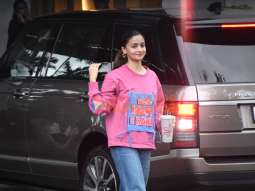 Photos: Alia Bhatt and Ranveer Singh snapped at the Kalina airport leaving for Kanpur and Bareilly to promote the film Rocky Aur Rani Kii Prem Kahaani