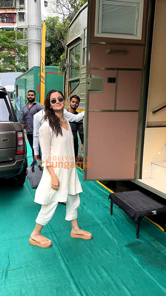 photos alia bhatt snapped in andheri 6