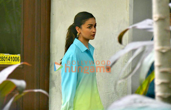 photos alia bhatt spotted at a dubbing studio 1 5
