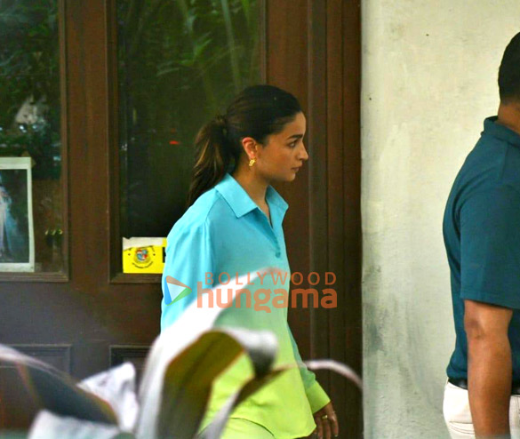 photos alia bhatt spotted at a dubbing studio 3 5