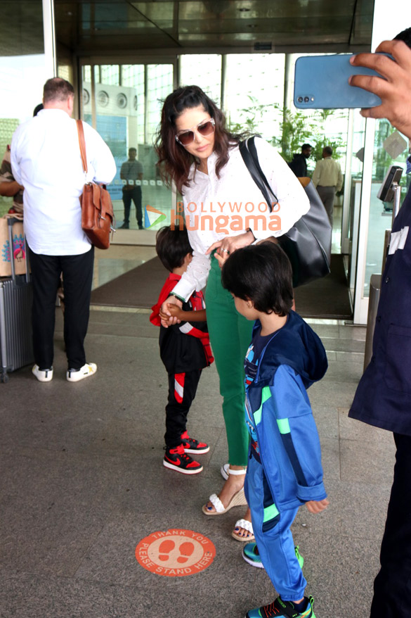photos anil kapoor shilpa shetty sunny leone and others snapped at the airport 2