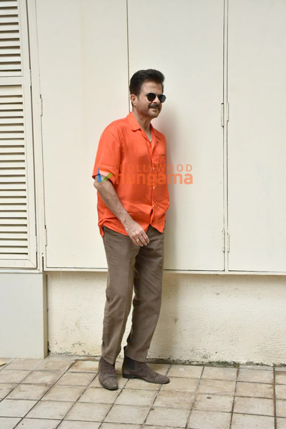 photos anil kapoor and anupama chopra snapped in khar 5