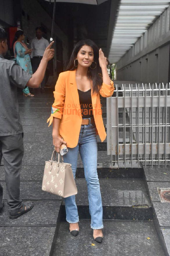 photos anjini dhawan and geeta basra snapped in bandra 4