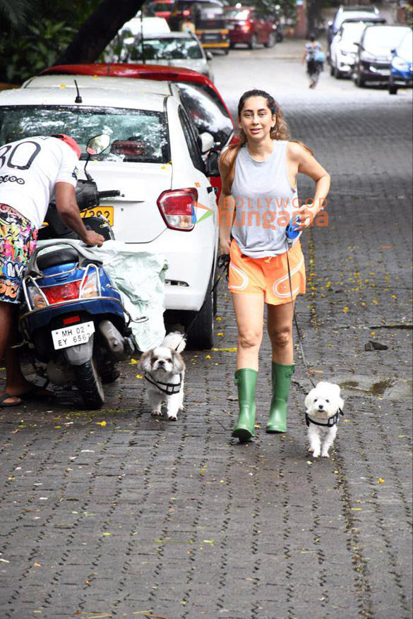 photos anusha dandekar spotted in khar 2