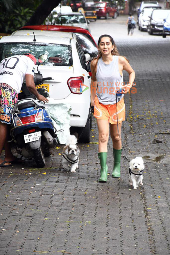 photos anusha dandekar spotted in khar 3