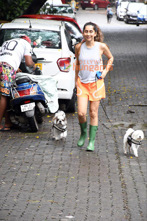 photos anusha dandekar spotted in khar 4