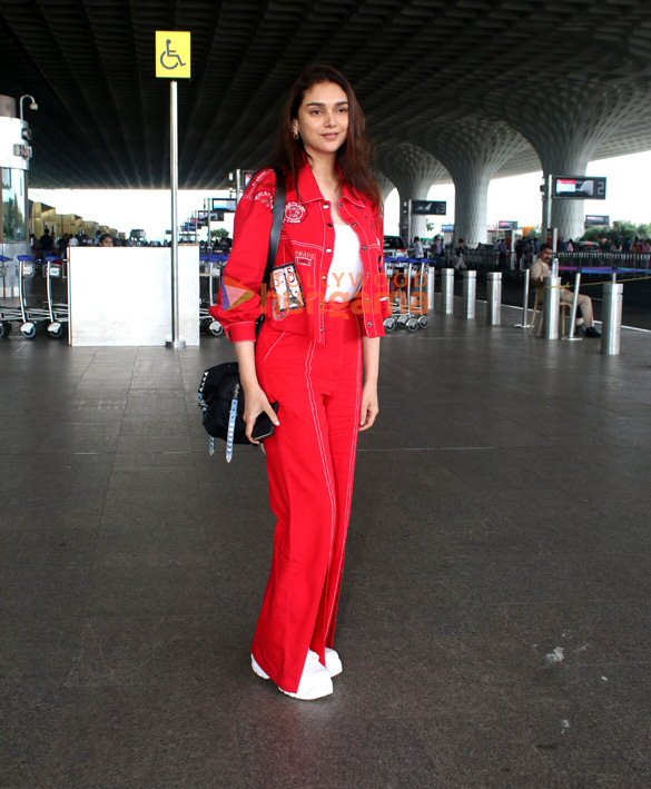 photos athiya shetty arbaaz khan and others snapped at the airport 8