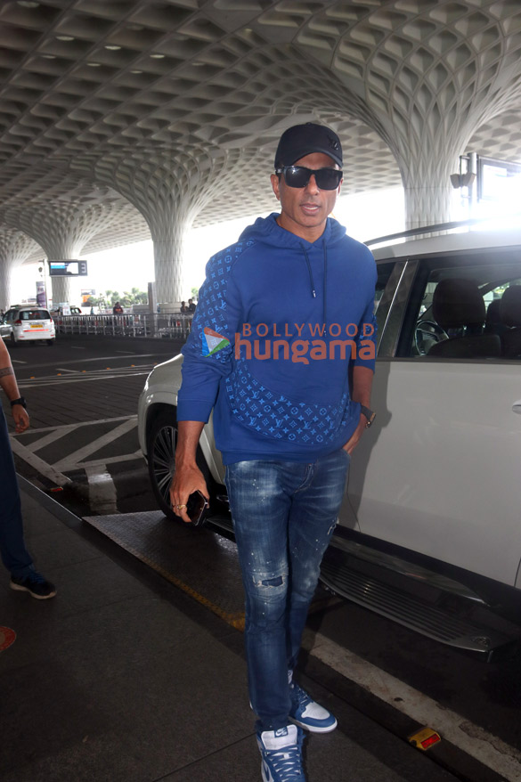 photos bipasha basu karan singh grover anupam kher and others snapped at the airport 1