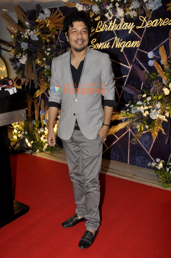 photos celebs snapped at sonu nigams 50th birthday celebrations at sahara star 34