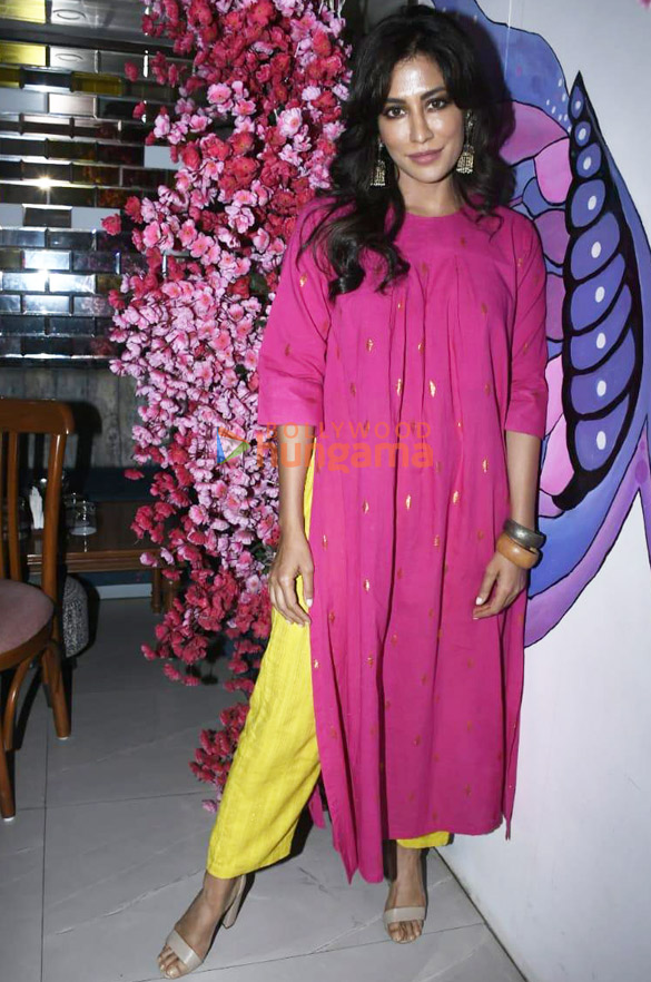photos chitrangda singh snapped in juhu 3