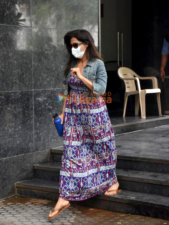 photos chitrangda singh snapped in santacruz 2