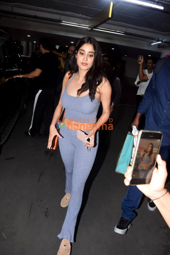 photos deepika padukone john abraham sharvari wagh and others snapped at the airport 1 2