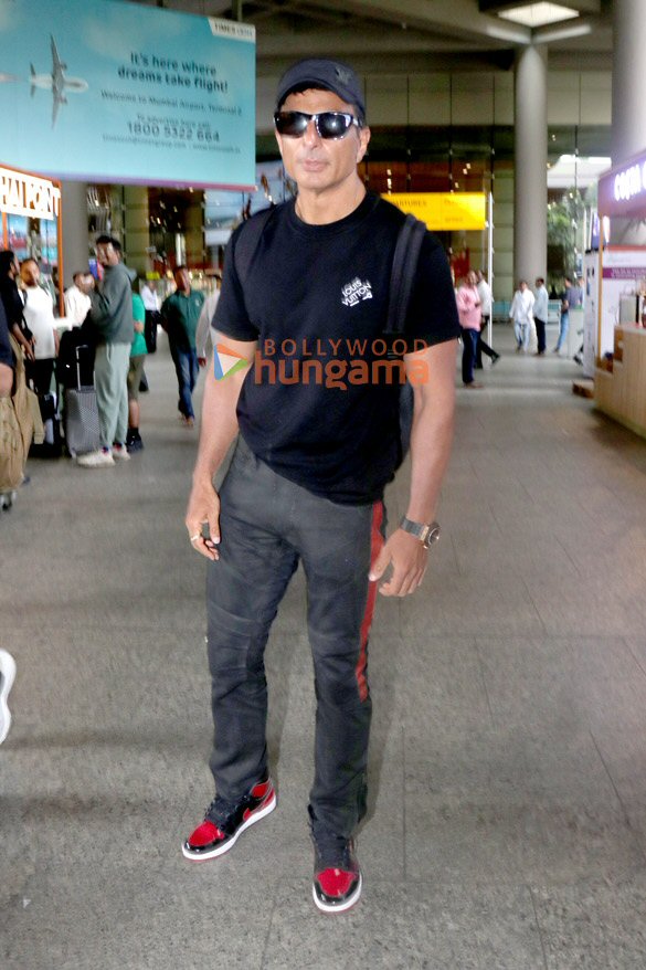 photos deepika padukone john abraham sharvari wagh and others snapped at the airport 4