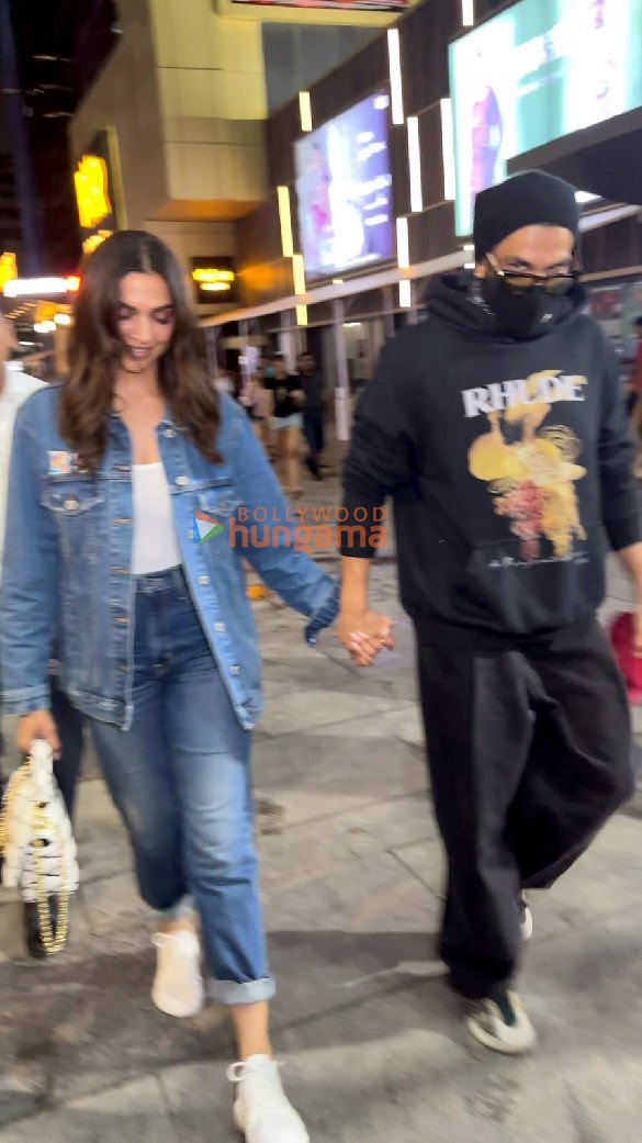 photos deepika padukone and ranveer singh snapped outside pvr lower parel 3